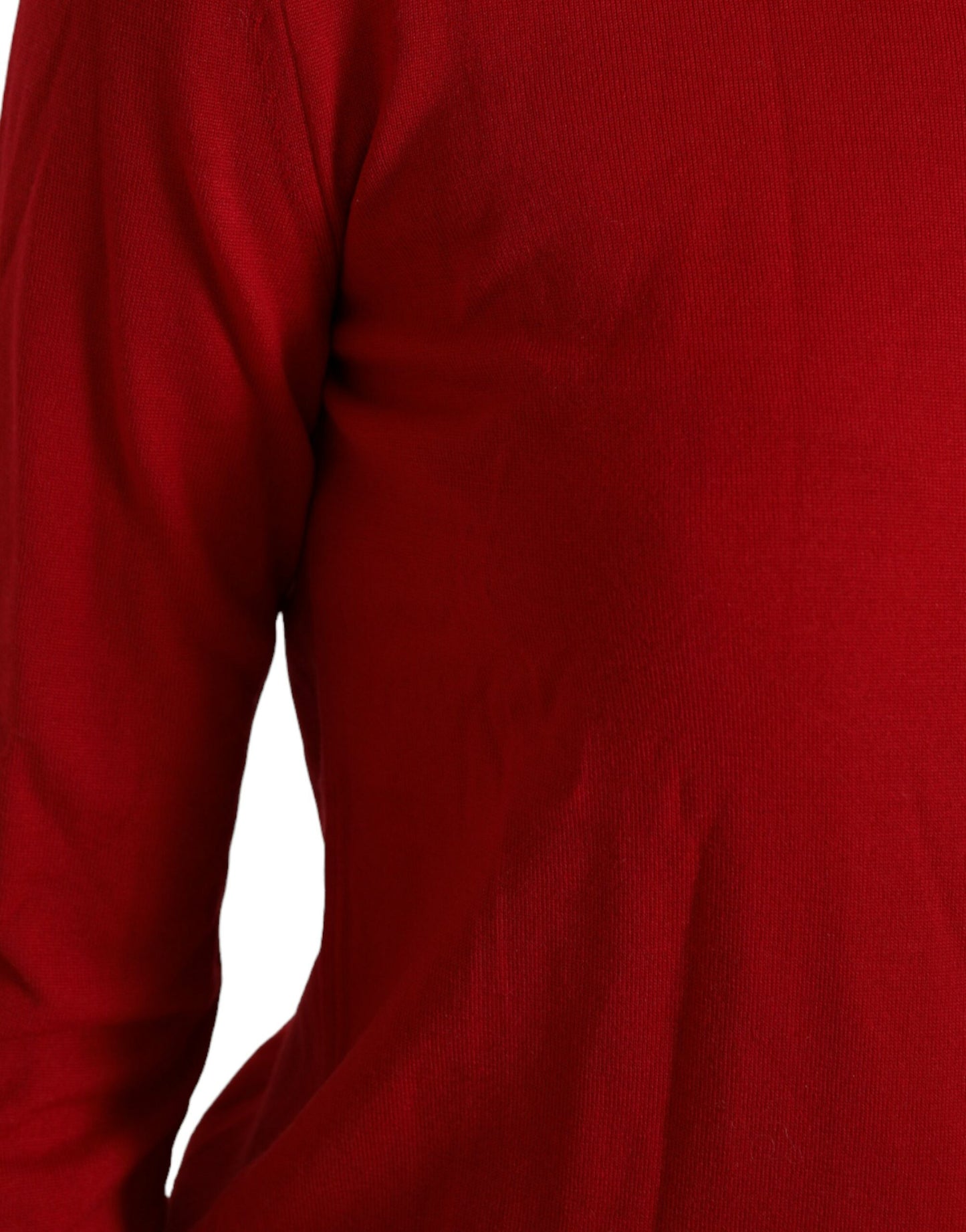 Strahlend roter Wollpullover