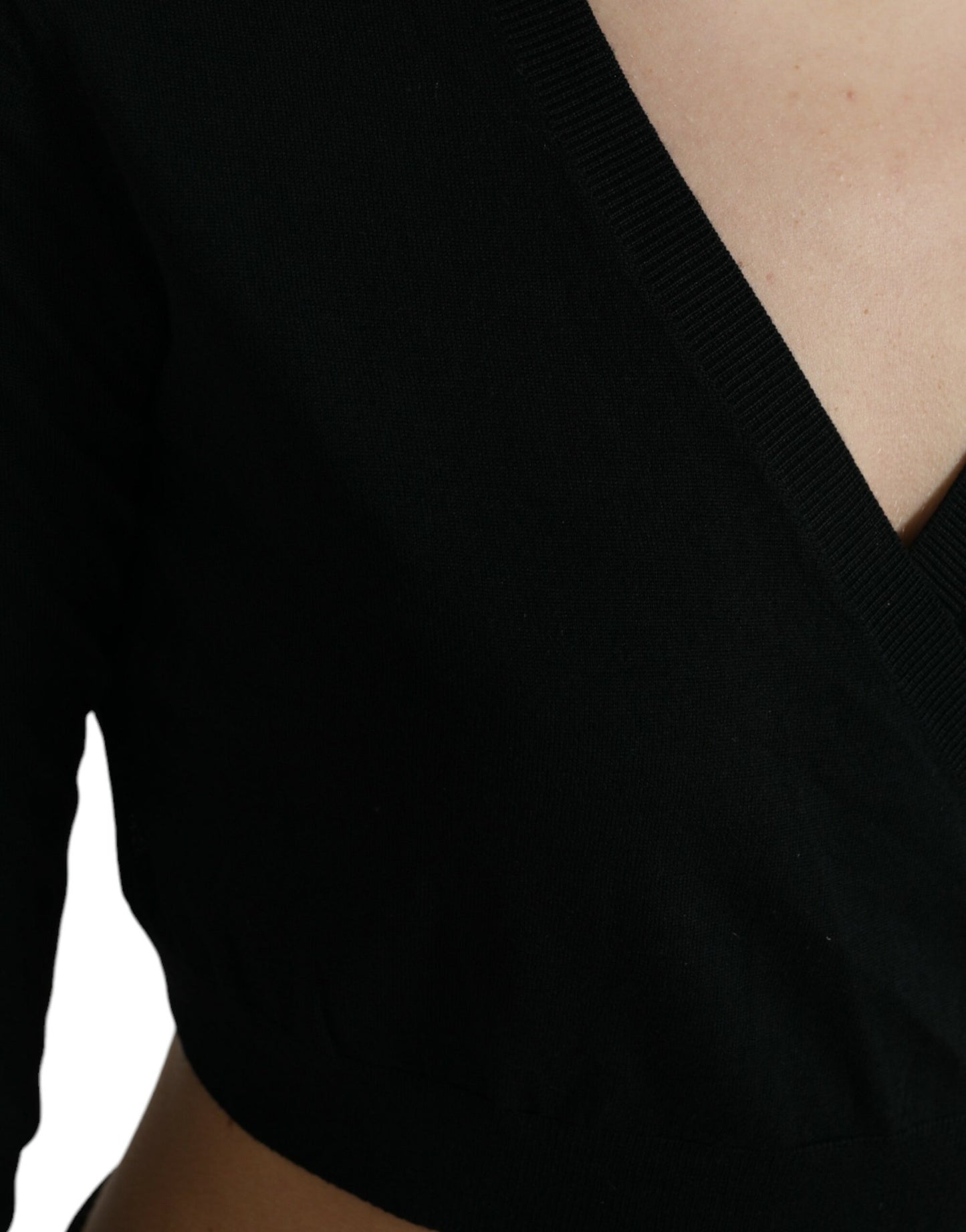 Elegante maglione cardigan in lana vergine nera