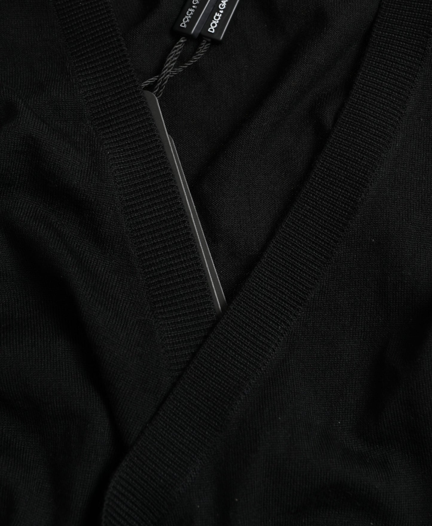 Elegante maglione cardigan in lana vergine nera