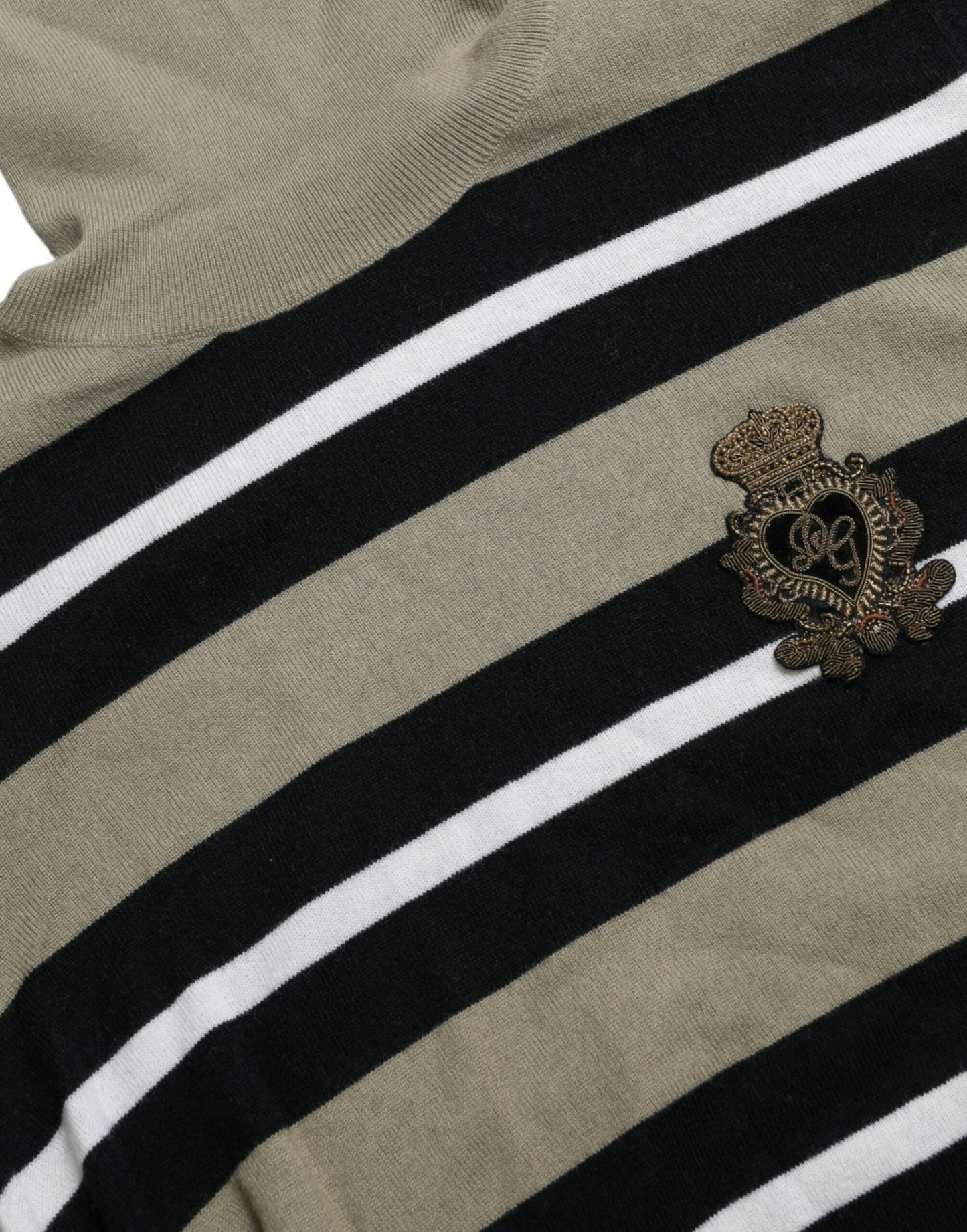 Elegante maglione a collo alto in lana a righe