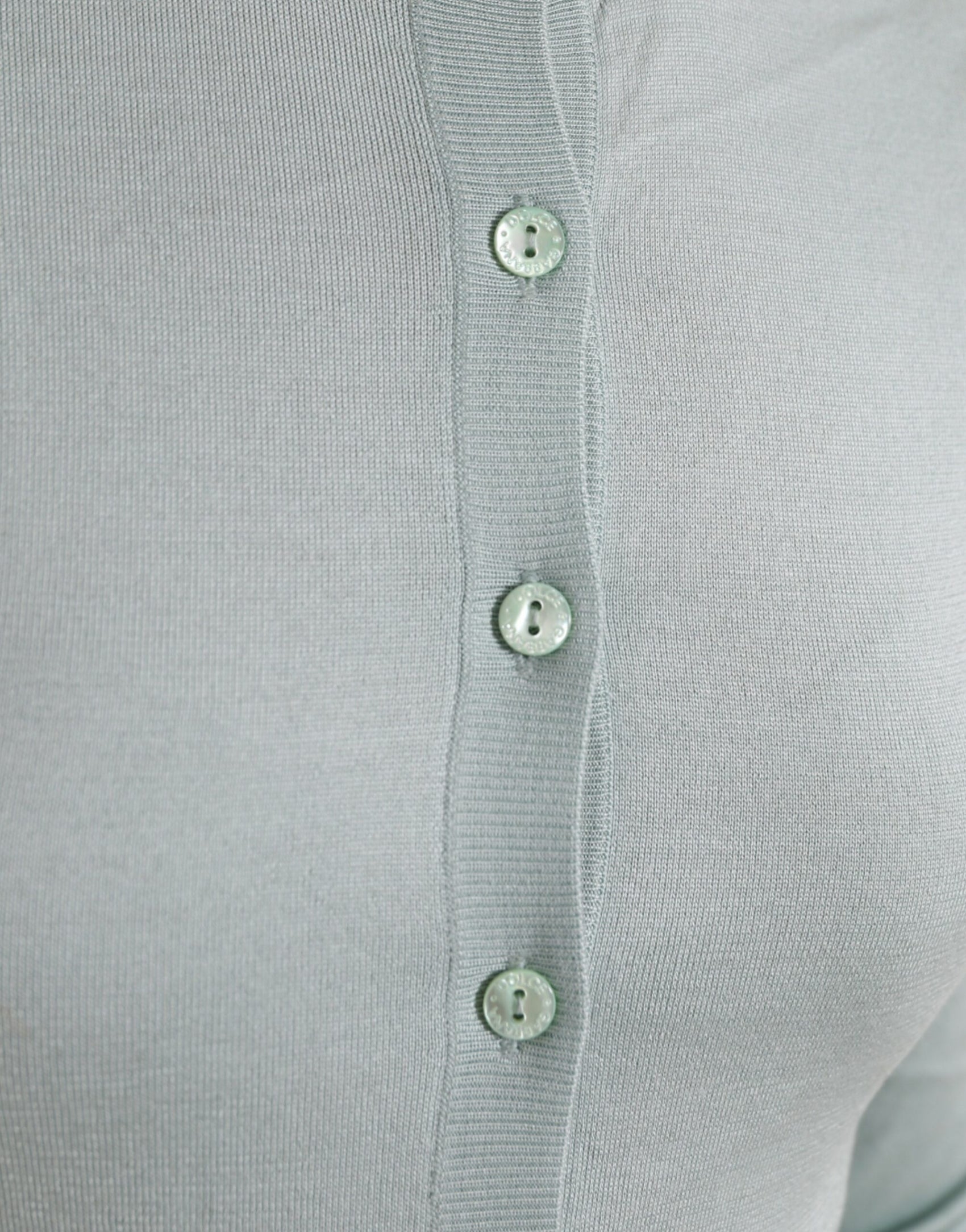 Eleganter hellblauer Seidencardigan