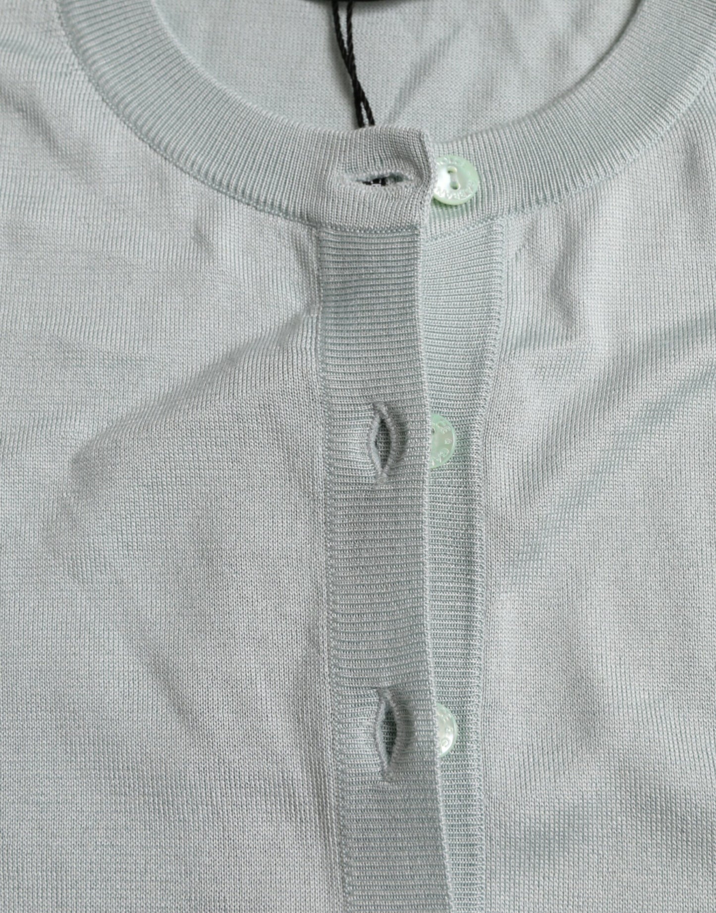 Elegante cardigan in seta azzurro chiaro