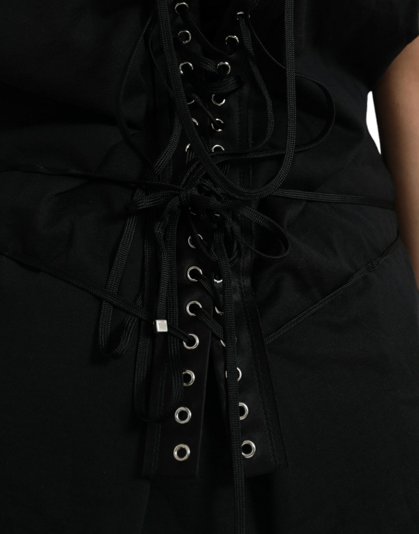 Elegante canotta nera con scollo rotondo