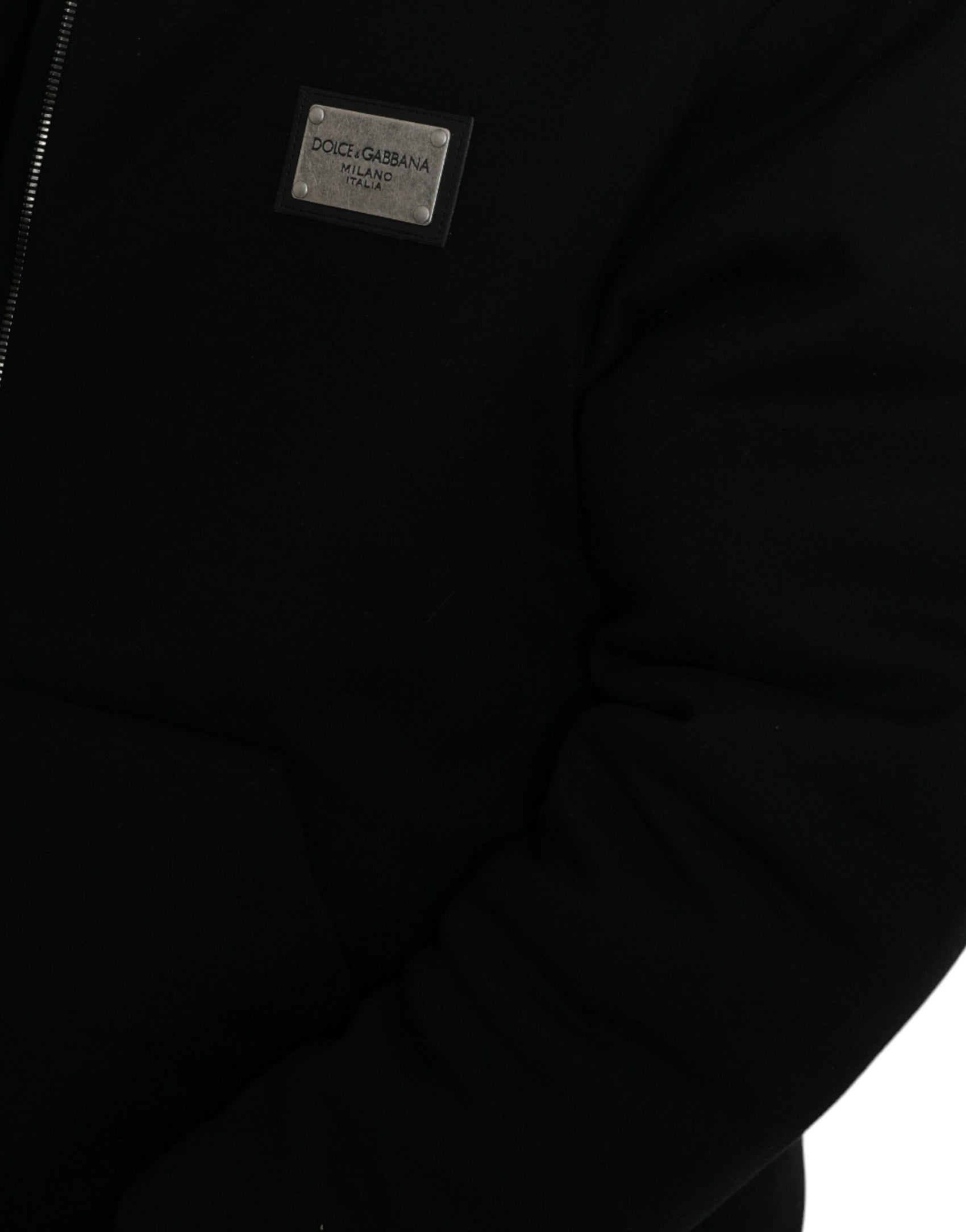 Elegante bomber nero con cappuccio