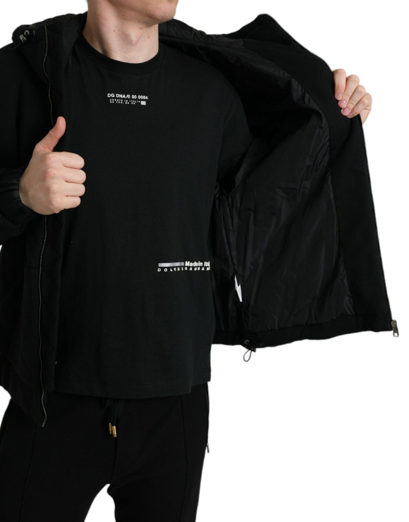 Elegante bomber nero con cappuccio