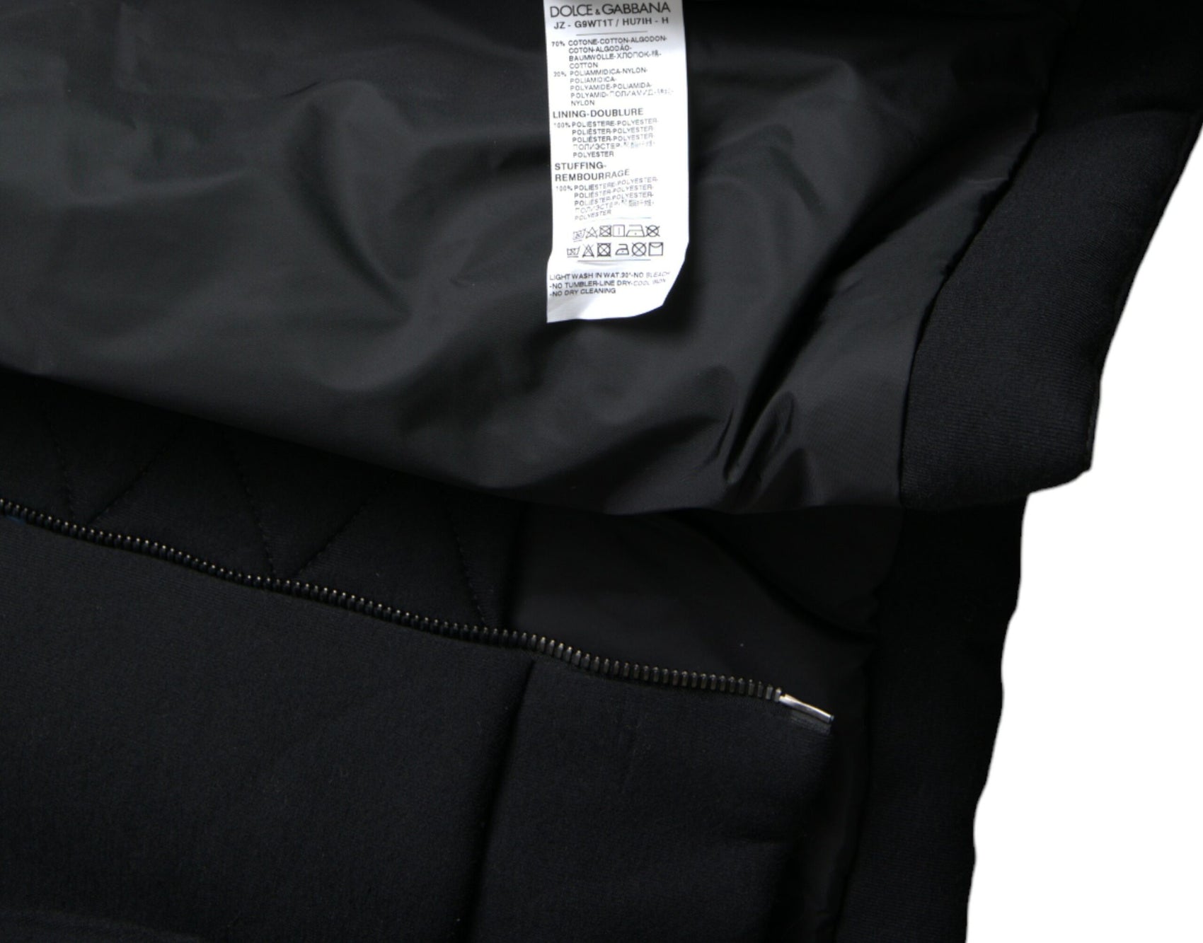 Elegante bomber nero con cappuccio