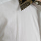 Elegantes Hemd mit goldenen Details