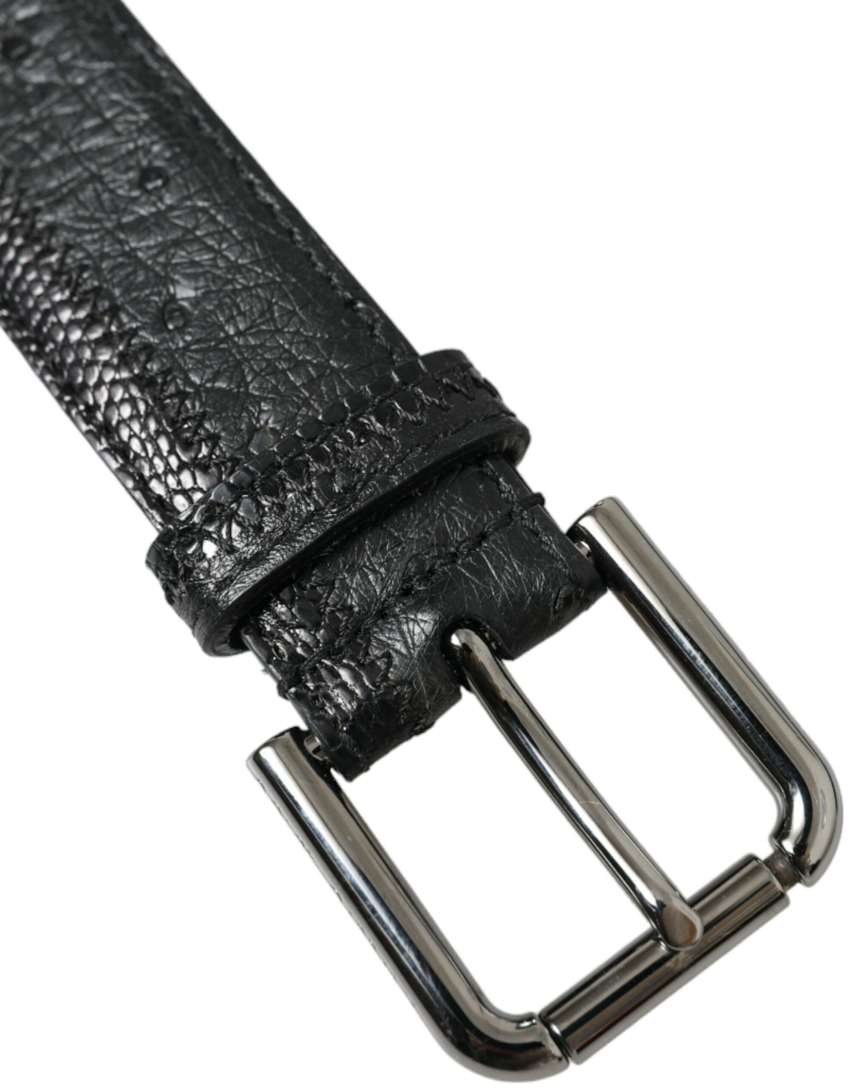 Elegante cintura in pelle nera con fibbia in metallo