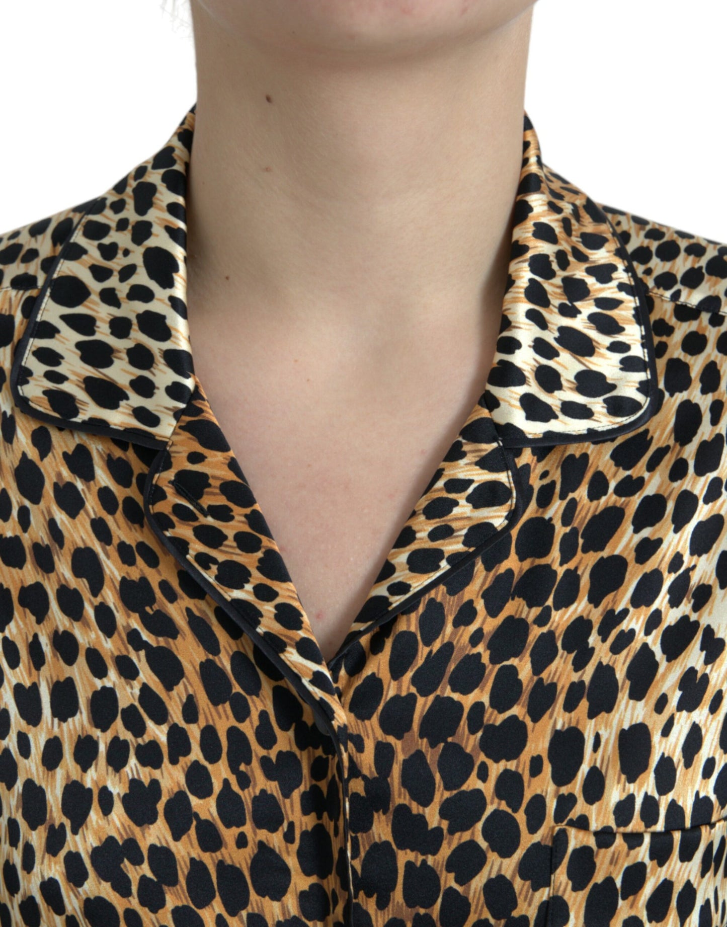 Elegante camicetta in seta con stampa animalier marrone