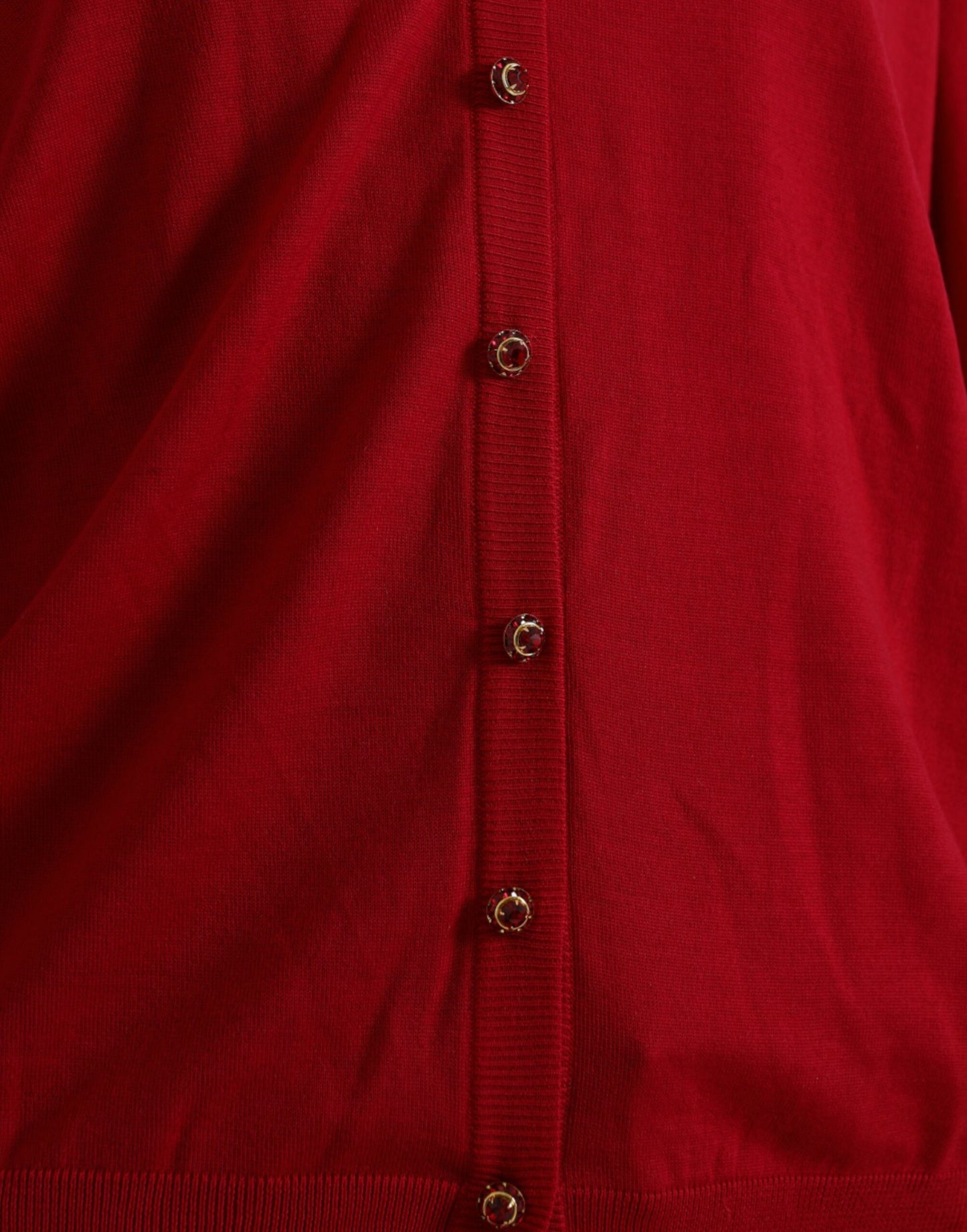 Elegante cardigan rosso in lana con scollo a V