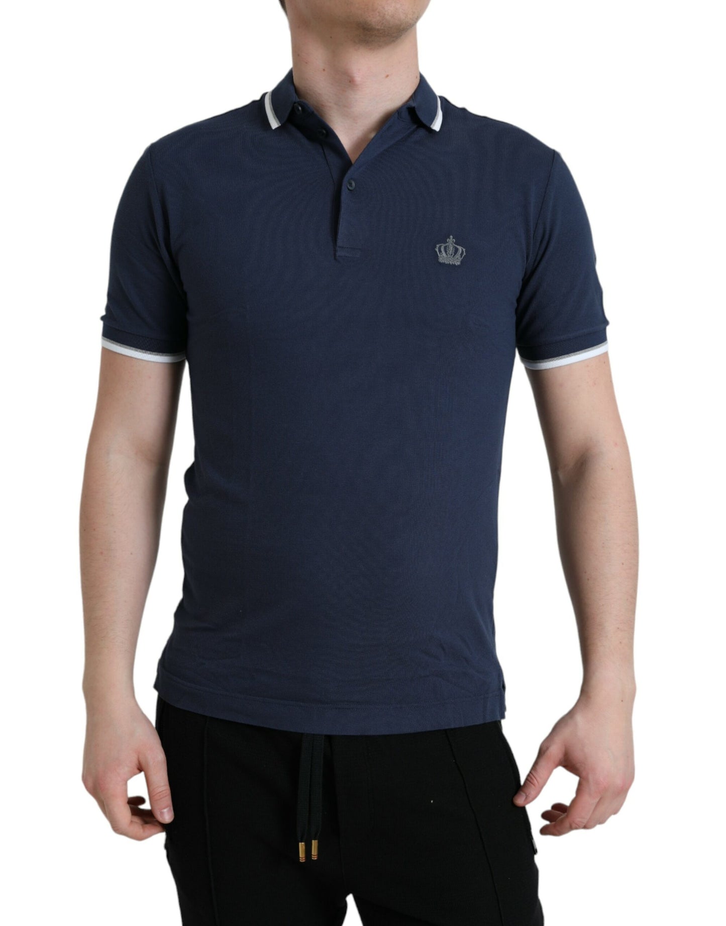Elegante polo con corona ricamata
