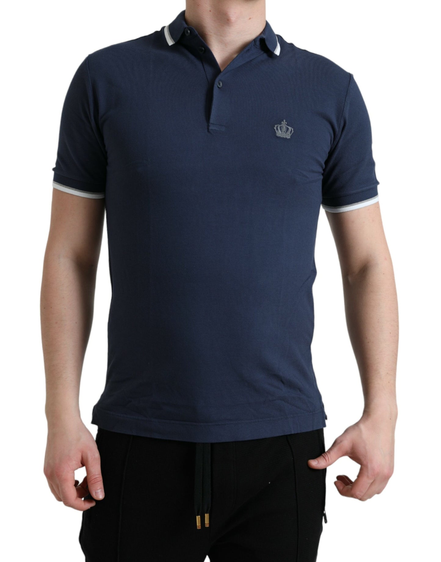 Elegante polo con corona ricamata