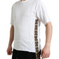 Weißes T-Shirt mit Rundhalsausschnitt und kurzen Ärmeln und Logo