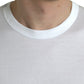 Weißes T-Shirt mit Rundhalsausschnitt und kurzen Ärmeln und Logo