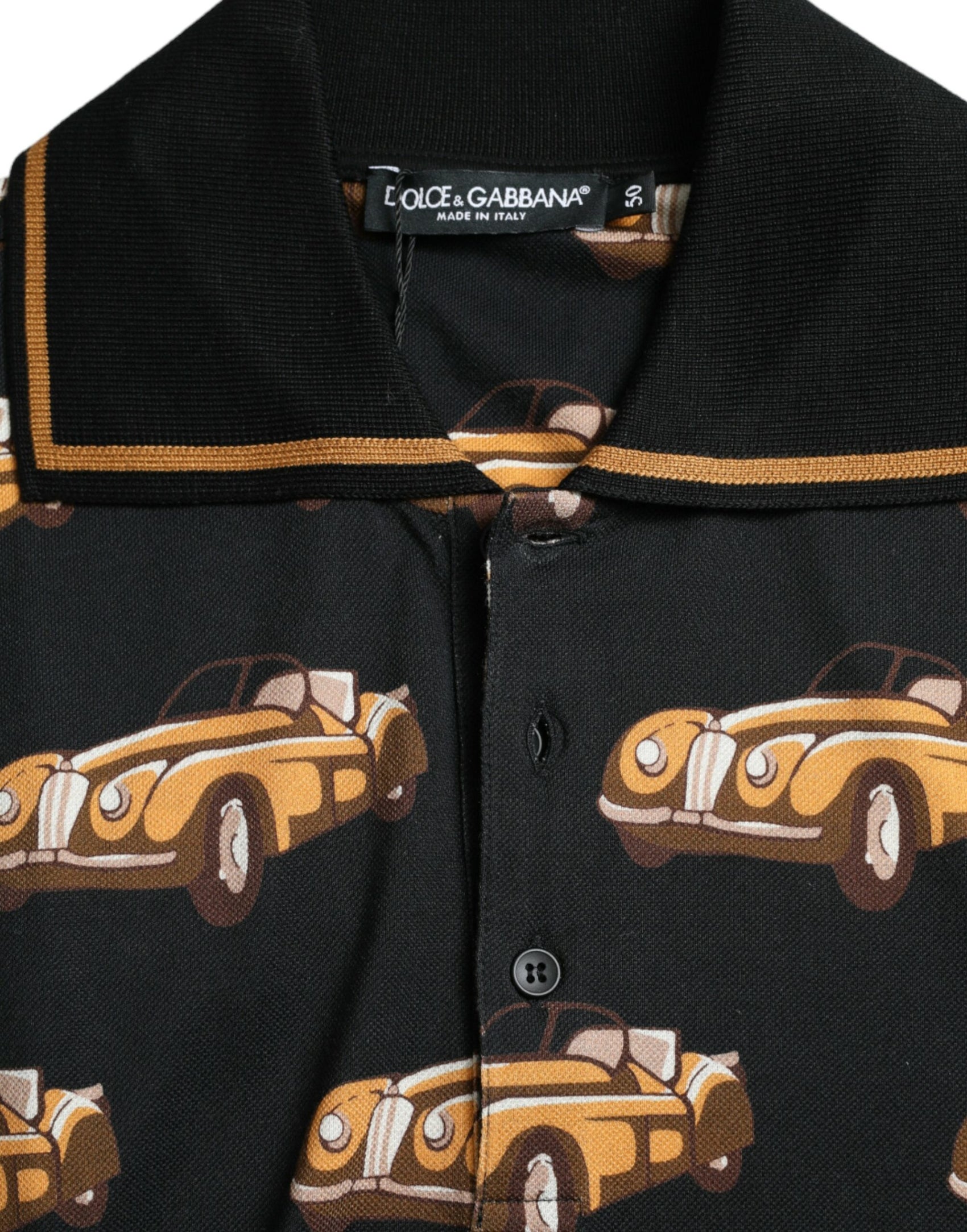 Schwarzes Poloshirt mit kurzen Ärmeln und Auto-Print
