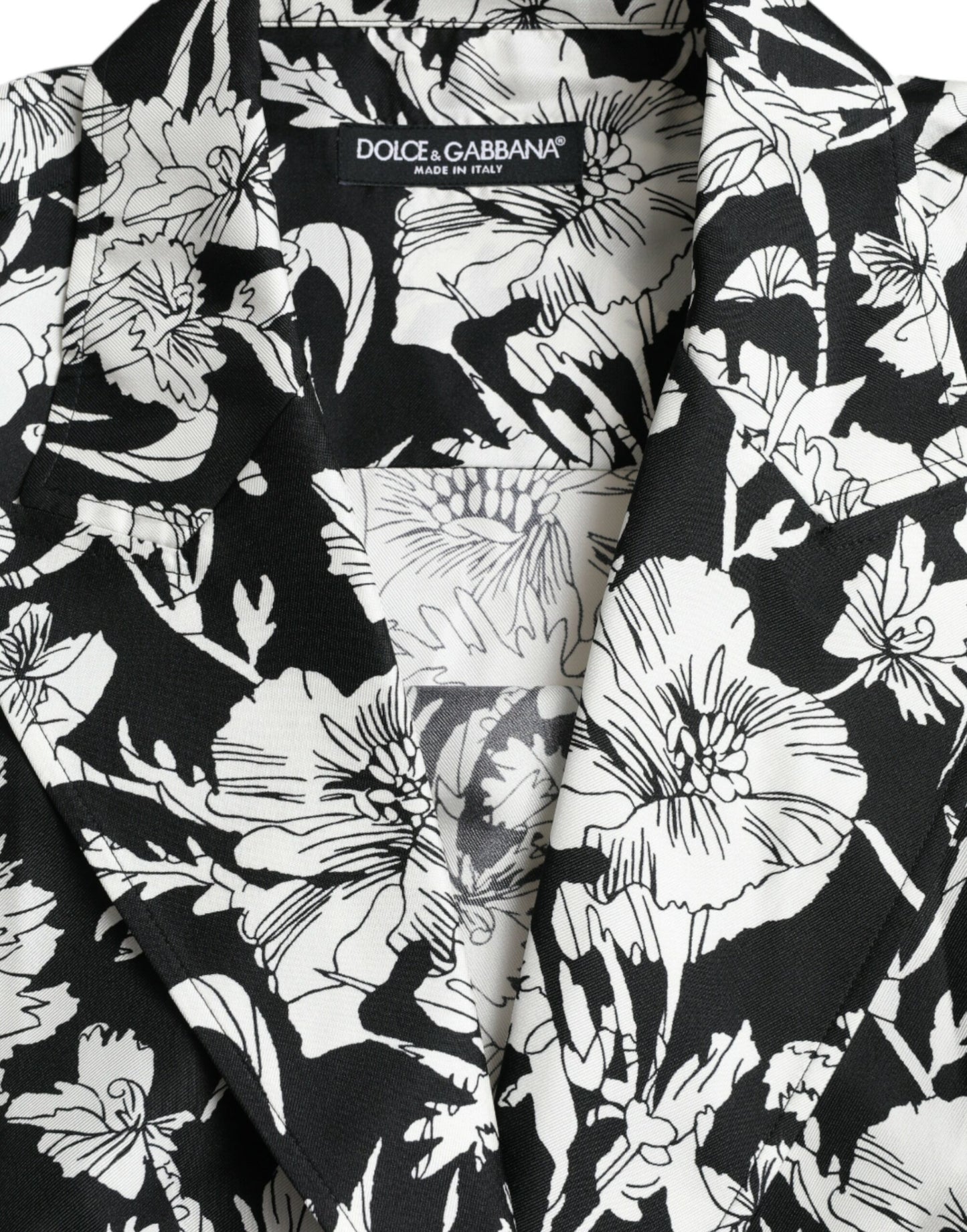 Schwarz-weißes Freizeithemd mit Blumenmuster und Knopfleiste
