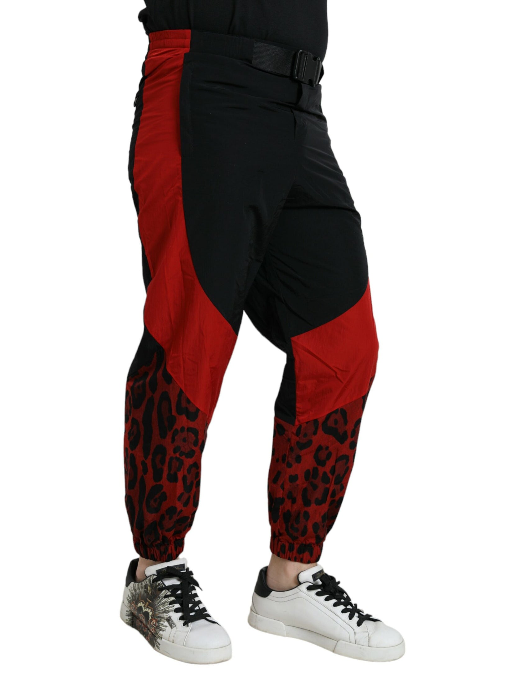 Schwarz-rote Jogginghose aus Nylon mit Leopardenmuster