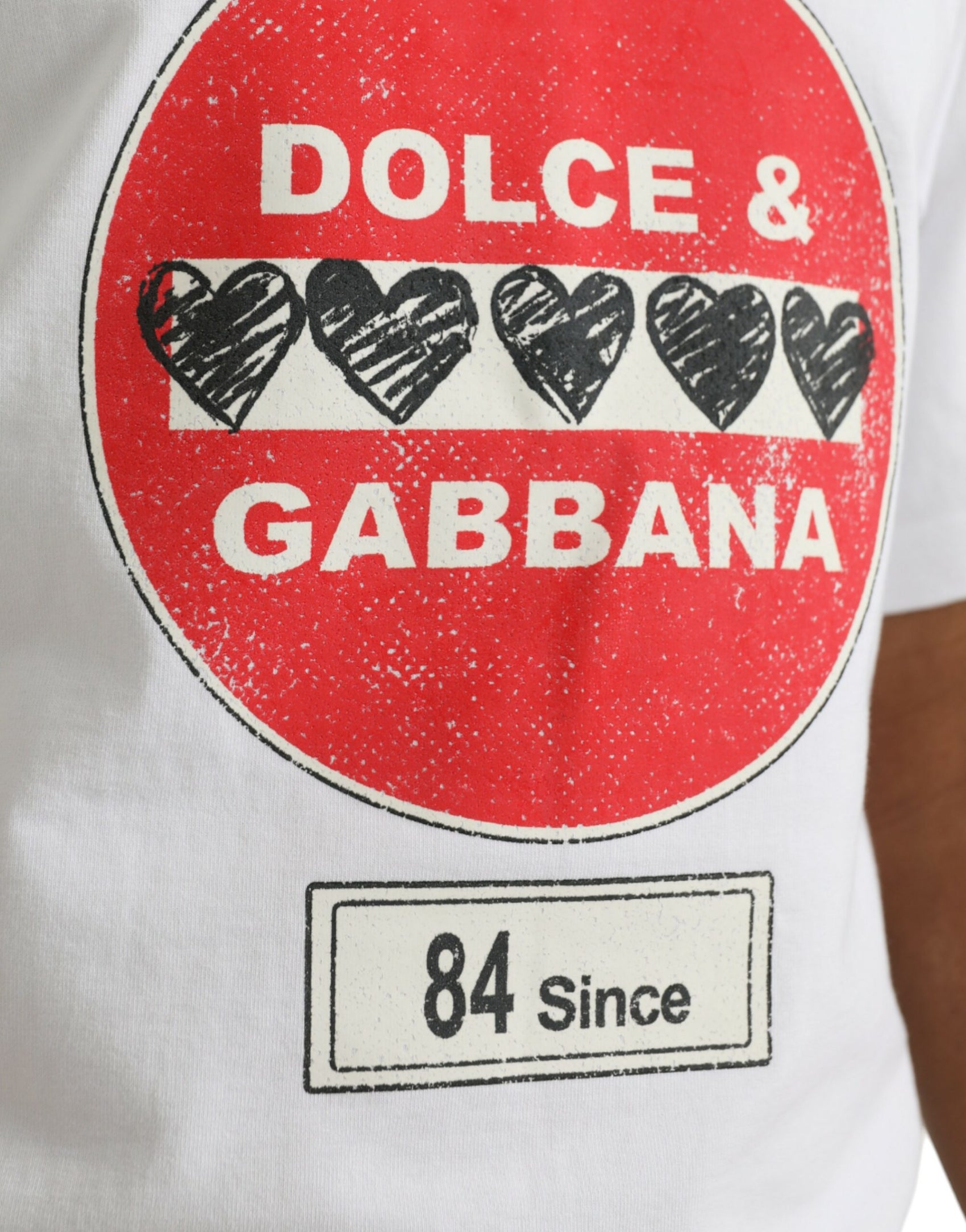 Weißes Amor Heart Baumwoll-T-Shirt mit Rundhalsausschnitt und kurzen Ärmeln