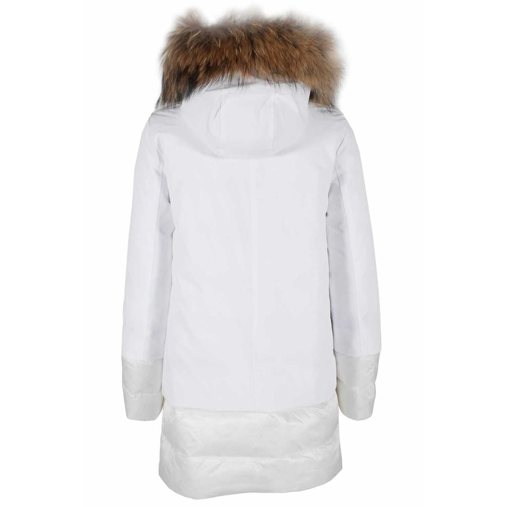 Giacca in nylon trapuntato chic con cappuccio in pelliccia