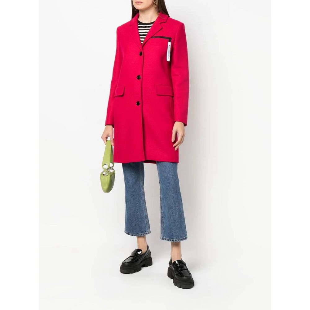 Cappotto in lana rosa chic con dettagli logo