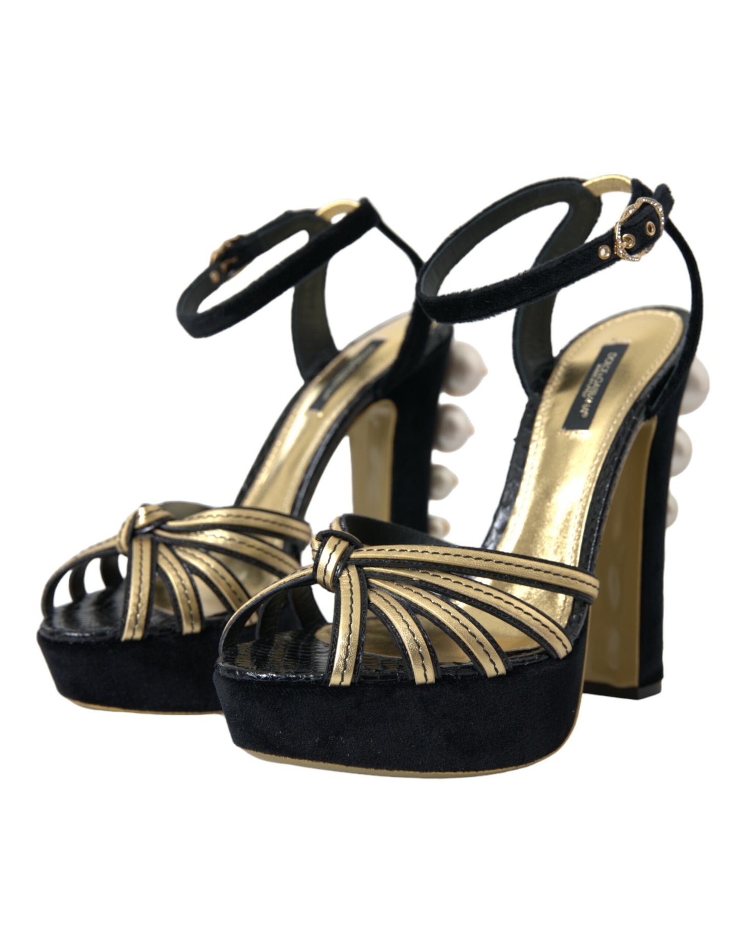 Schwarze und goldene Sandalen mit verzierten Absätzen