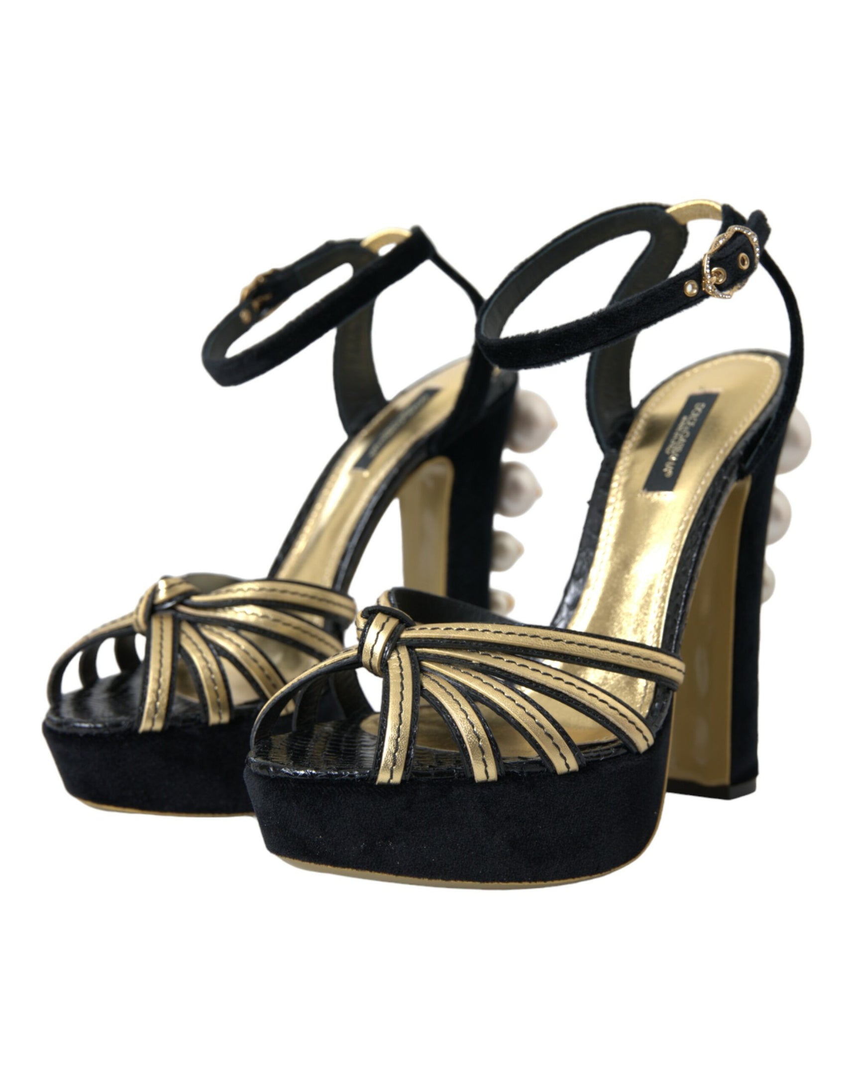 Schwarze und goldene Sandalen mit verzierten Absätzen