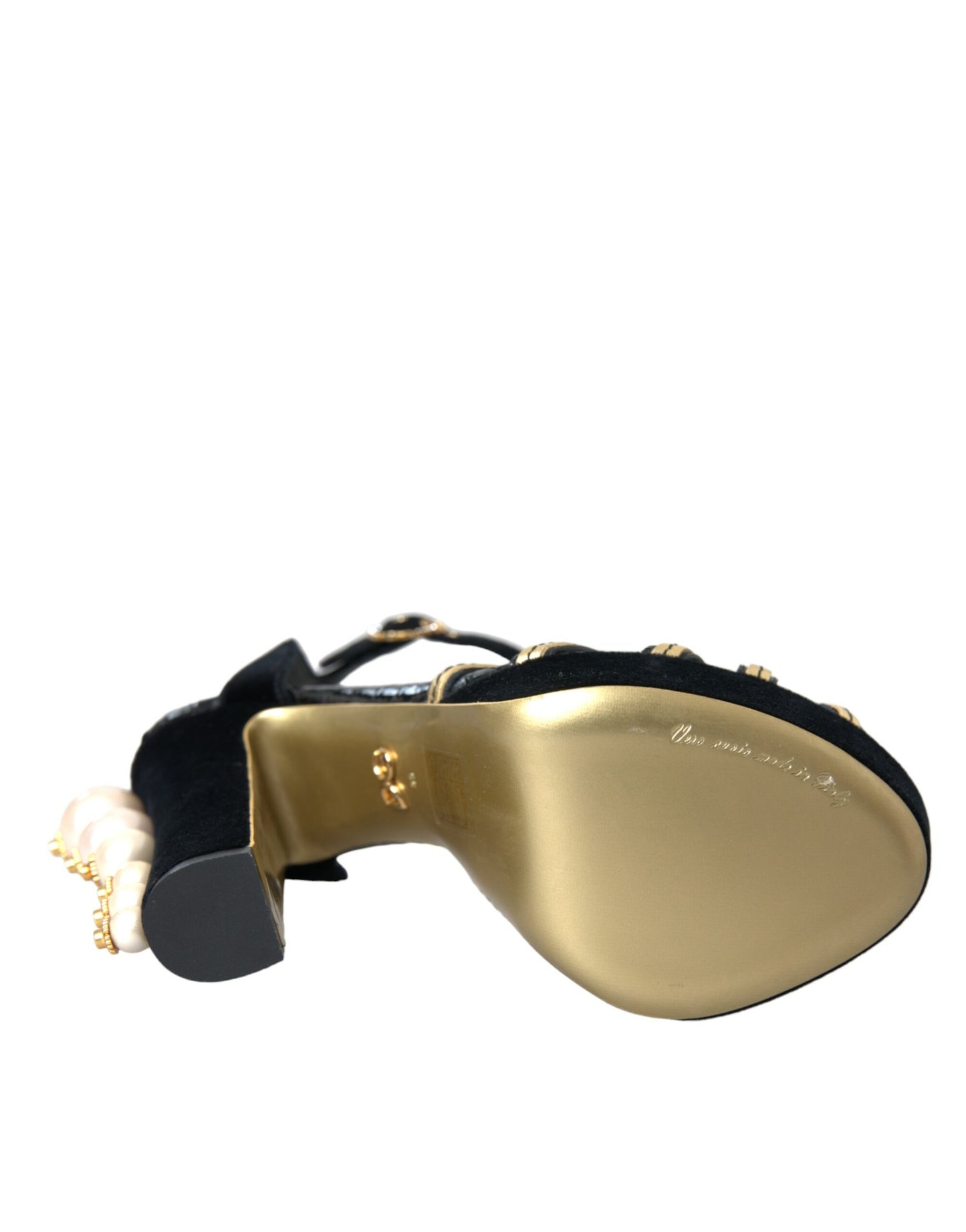Schwarze und goldene Sandalen mit verzierten Absätzen