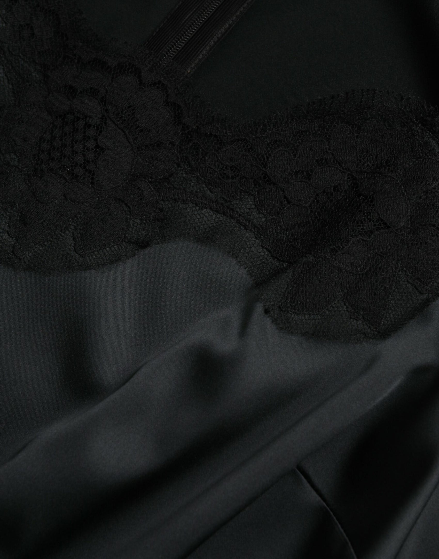 Schwarzes Midi-Etuikleid aus Polyester mit Spitzenbesatz