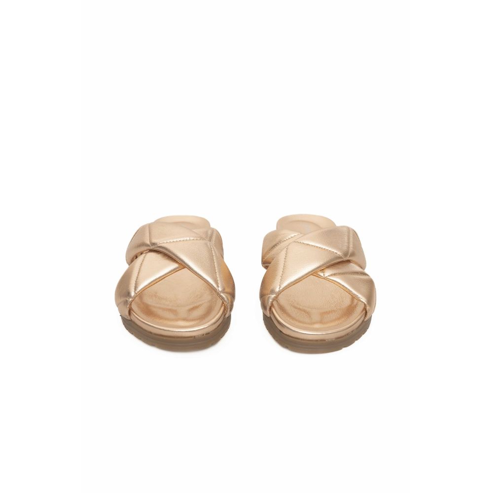 Beige Damensandale aus Schaffell