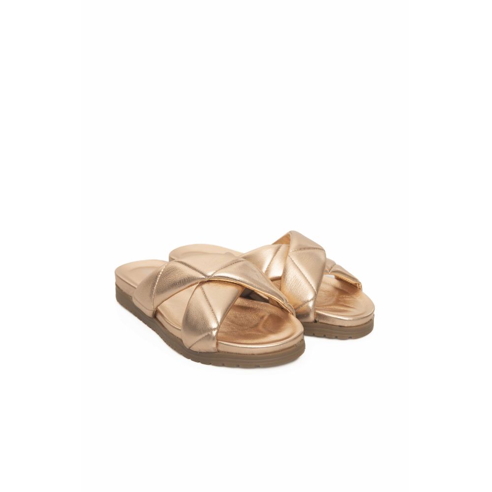 Beige Damensandale aus Schaffell
