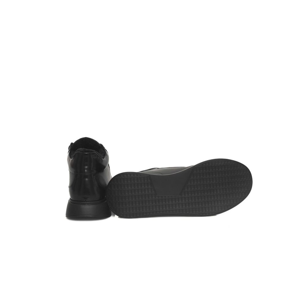 Sneaker da donna con plateau in pelle nera