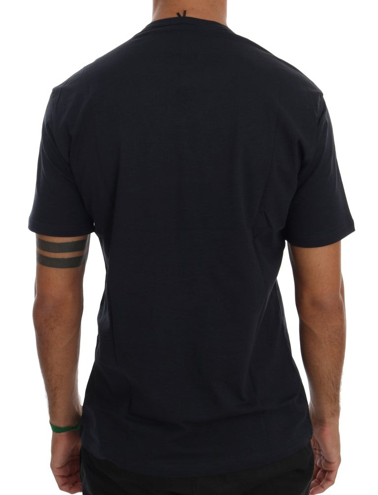 Schickes blaues Baumwoll-T-Shirt mit V-Ausschnitt