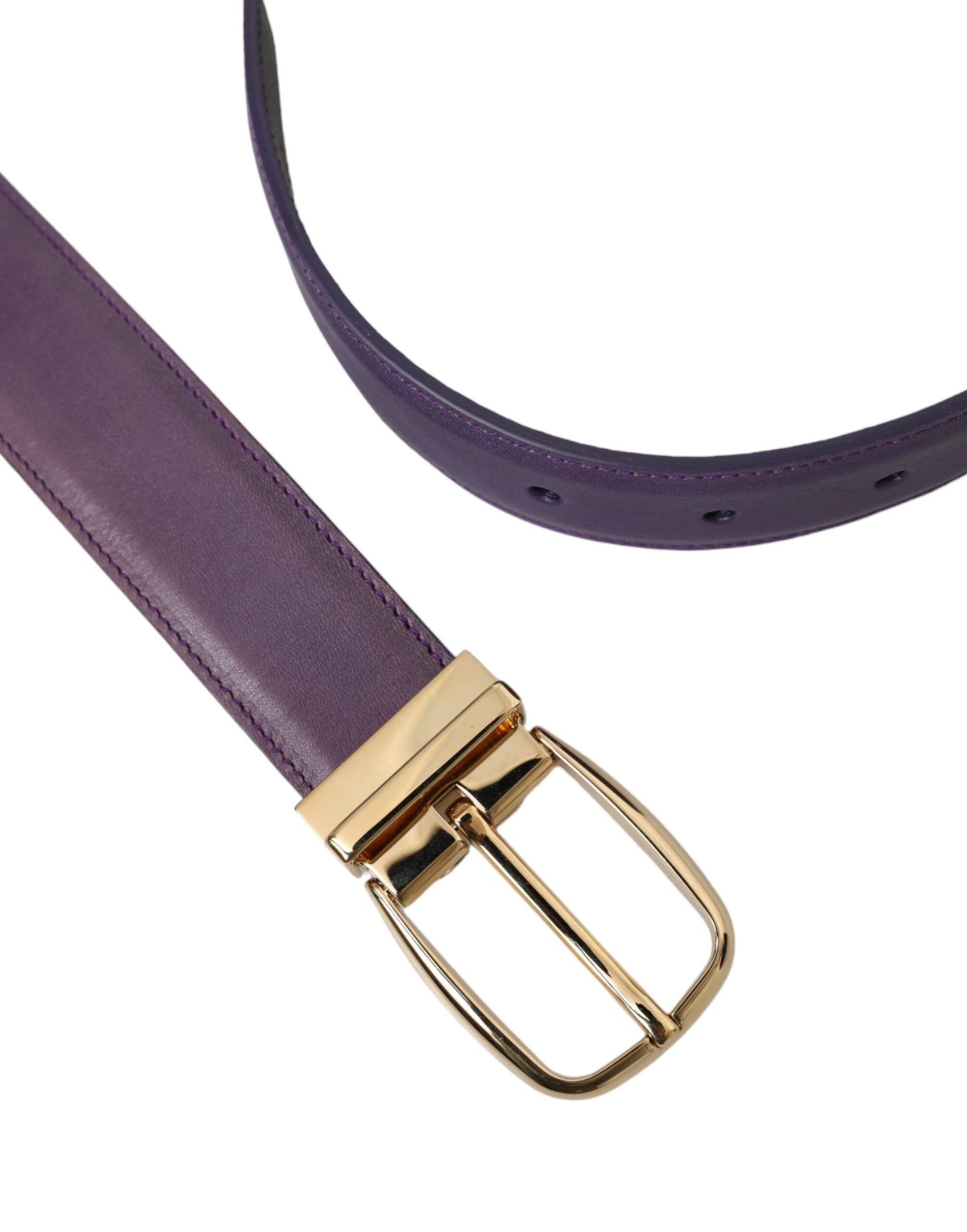 Cintura da uomo con fibbia in metallo dorato in pelle viola