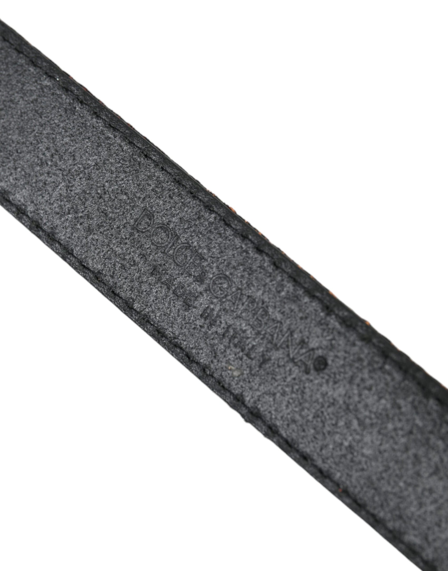 Gürtel mit goldenen Jacquard-Streifen und silberner Metallschnalle