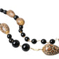 Collana lunga con perline stampate nere in ottone color oro