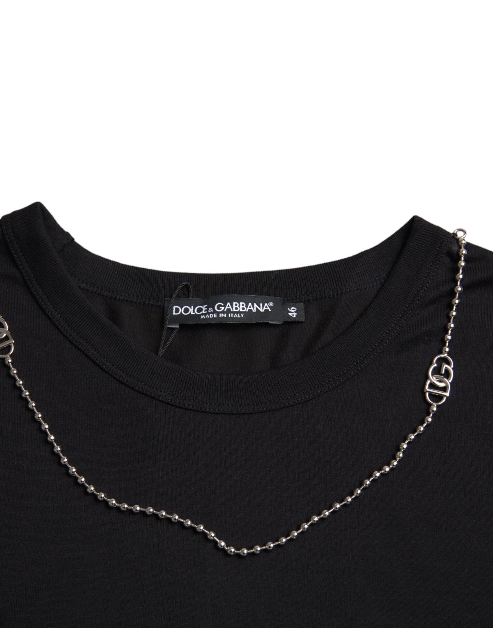Schwarzes Kurzarm-T-Shirt aus Baumwolle mit silberner Kette