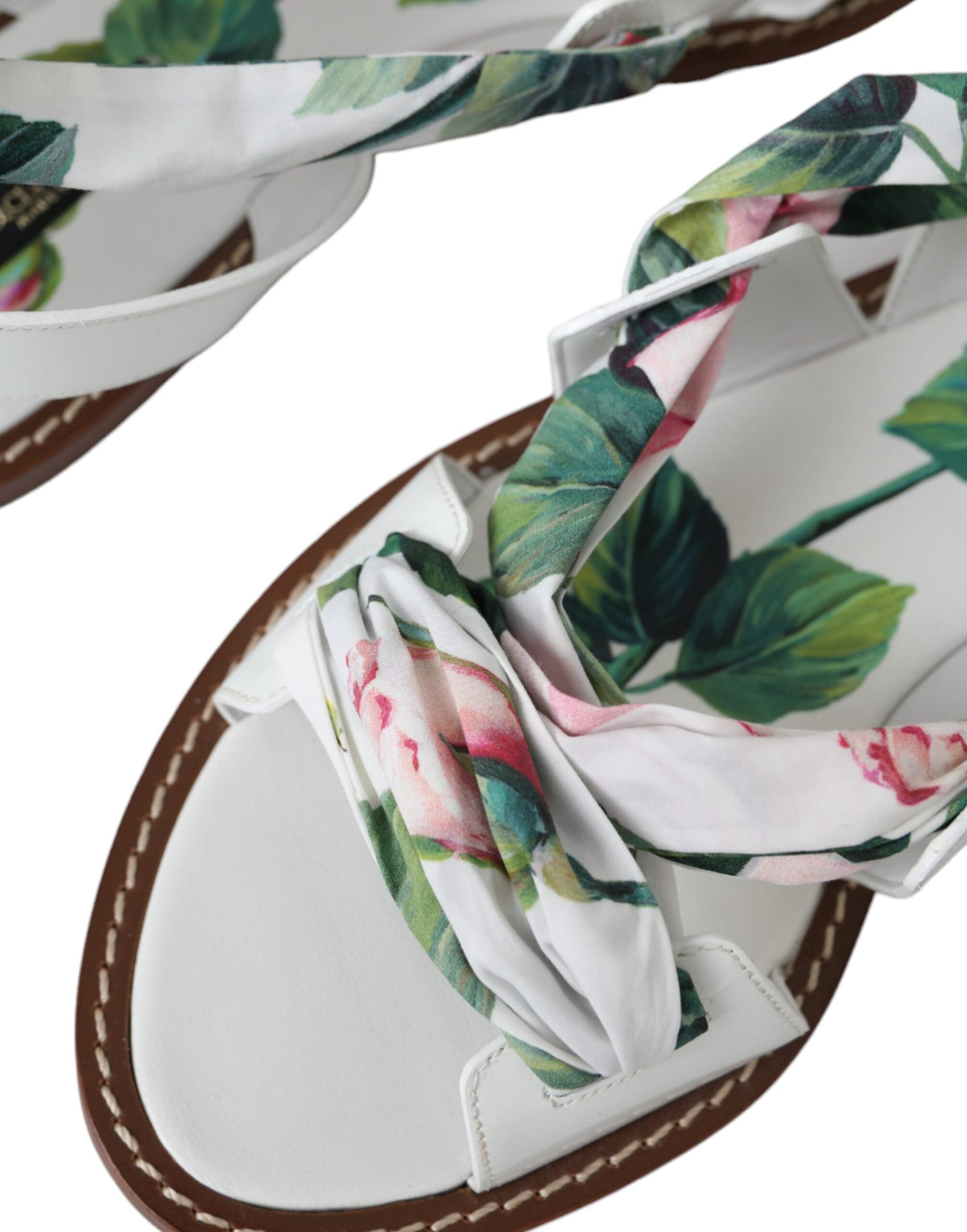 Mehrfarbige Sandalen mit Knöchelriemen und Blumenmuster
