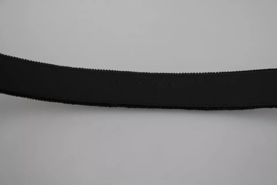 Cintura da uomo con fibbia in metallo color argento in velluto nero