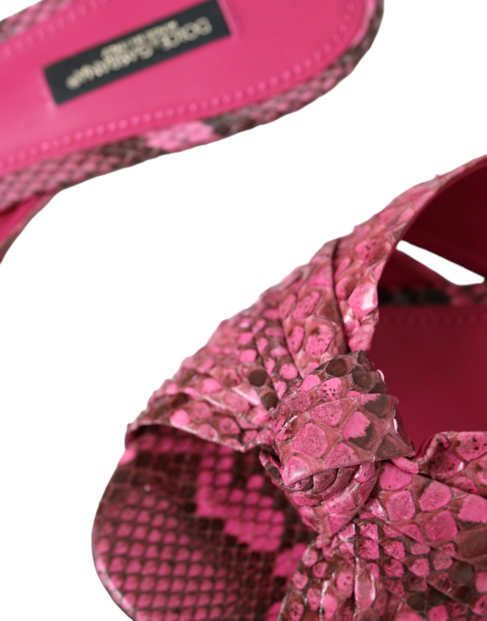 Scarpe con tacco a gattino in pelle esotica rosa