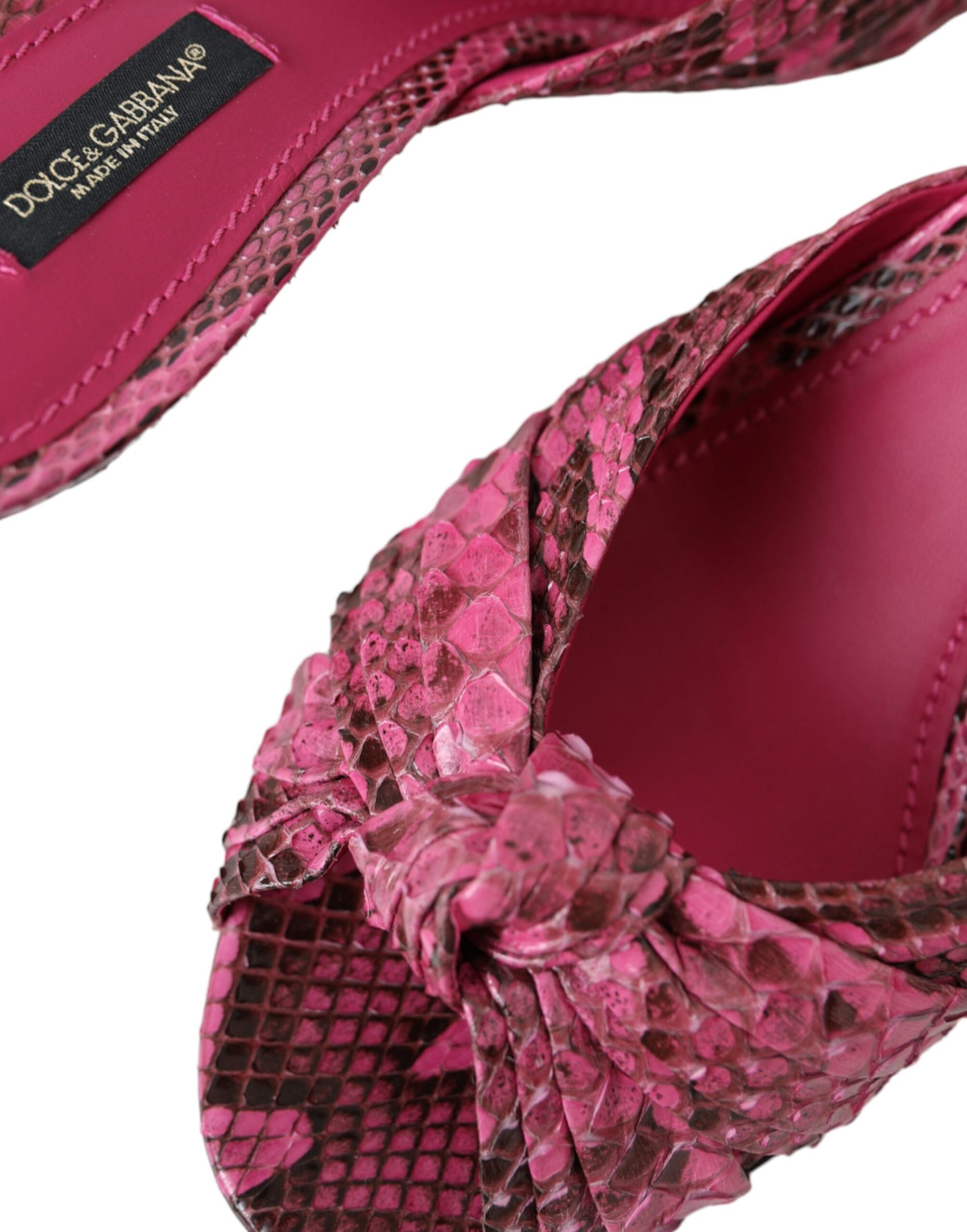 Scarpe con tacco a gattino in pelle esotica rosa