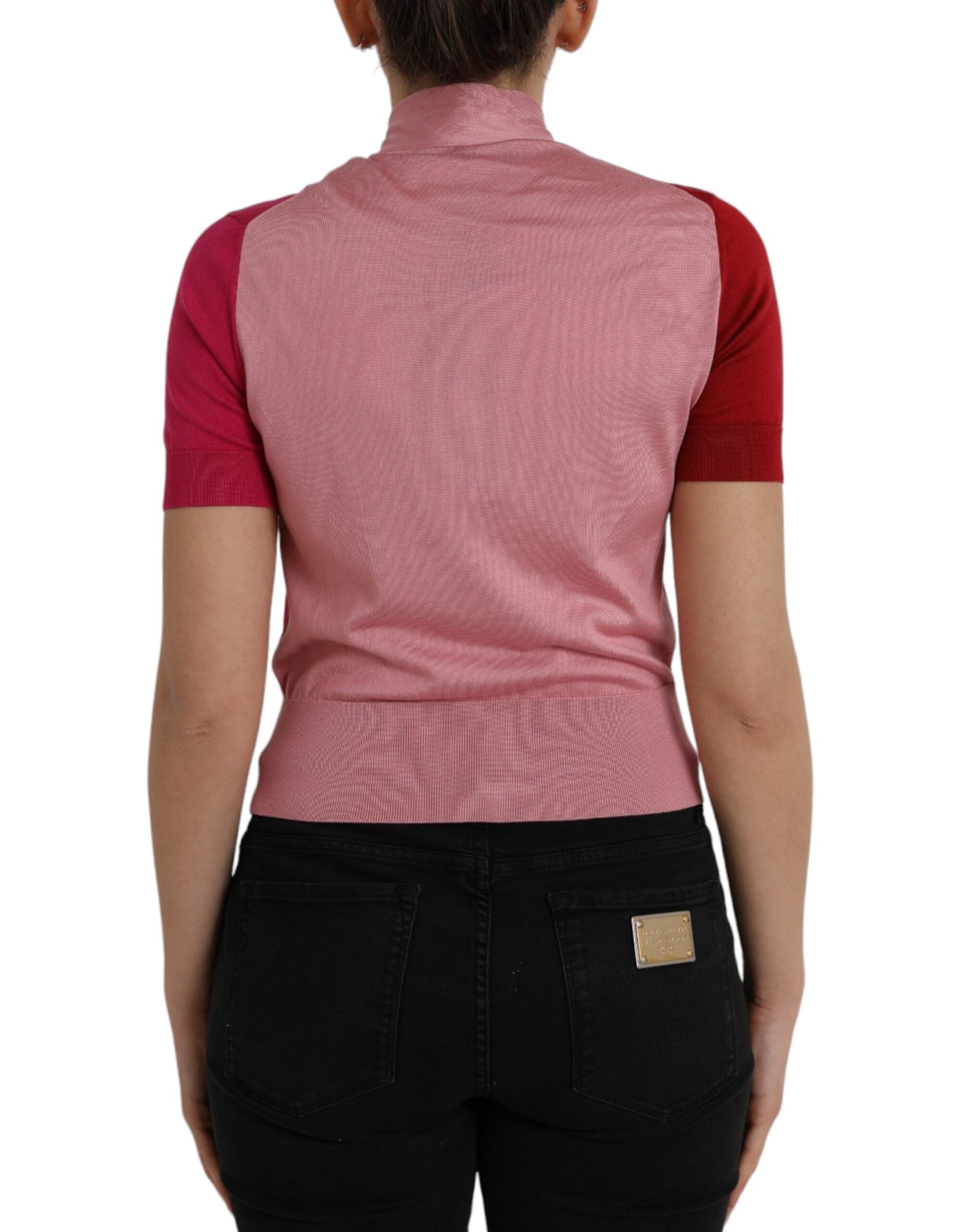 Rosa Pullover mit kurzen Ärmeln und Ascot-Kragen