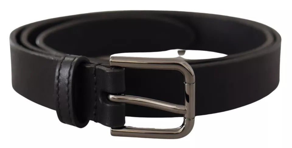 Cintura con fibbia classica in pelle di vitello nera con logo in metallo