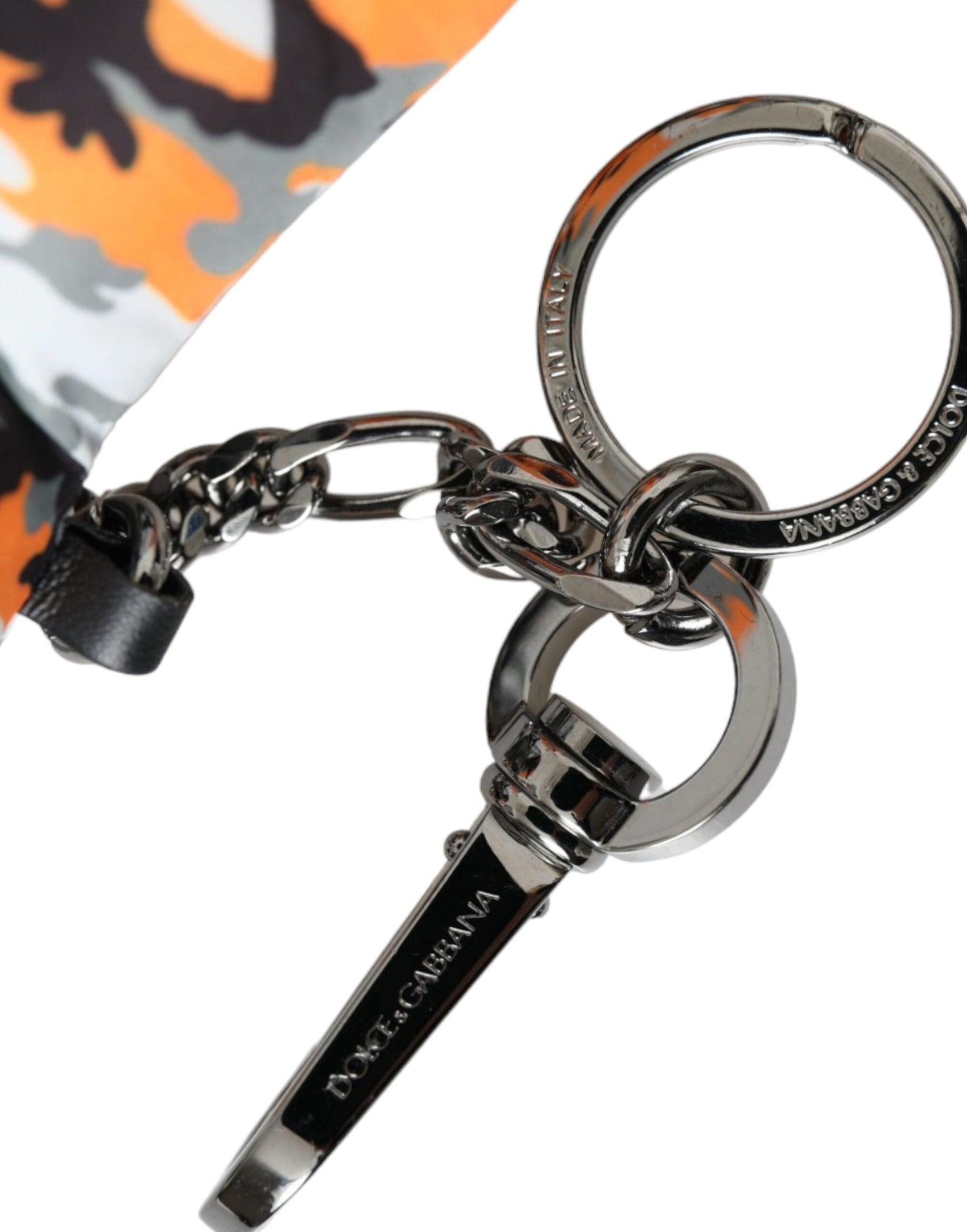 Portachiavi con silhouette di animale mimetico multicolore