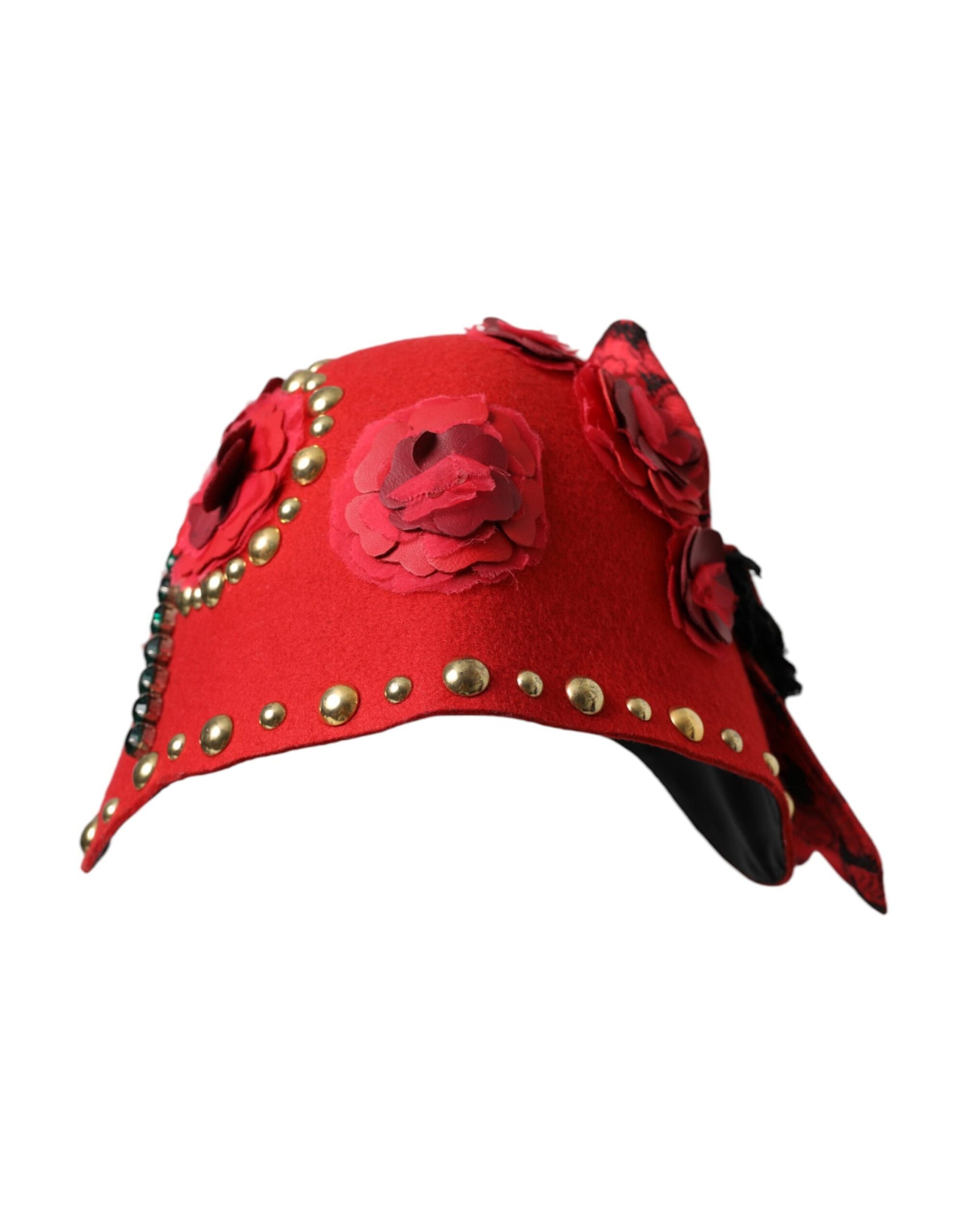 Hut mit Brosche und Rosen in Rot und Gold
