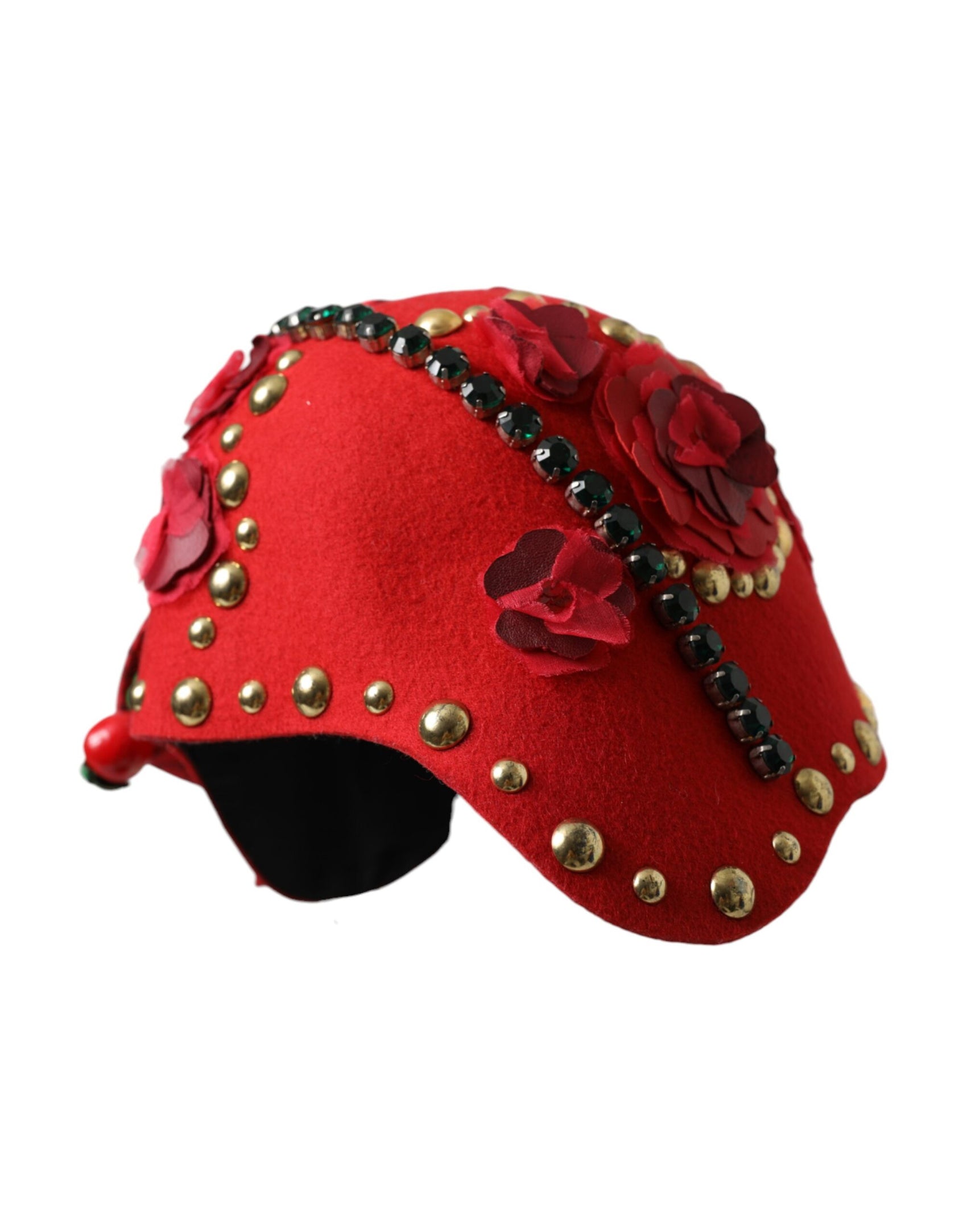 Hut mit Brosche und Rosen in Rot und Gold