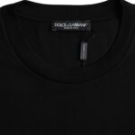 Schwarzes T-Shirt aus Baumwolle mit Rundhalsausschnitt und kurzen Ärmeln