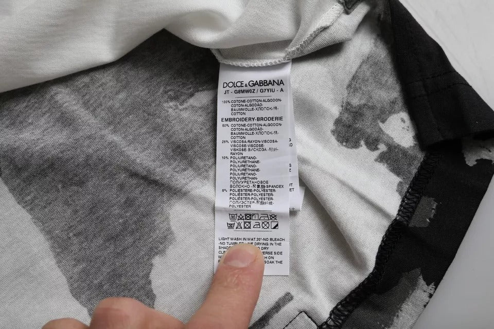 Schwarz-weißes Camouflage-T-Shirt mit Rundhalsausschnitt