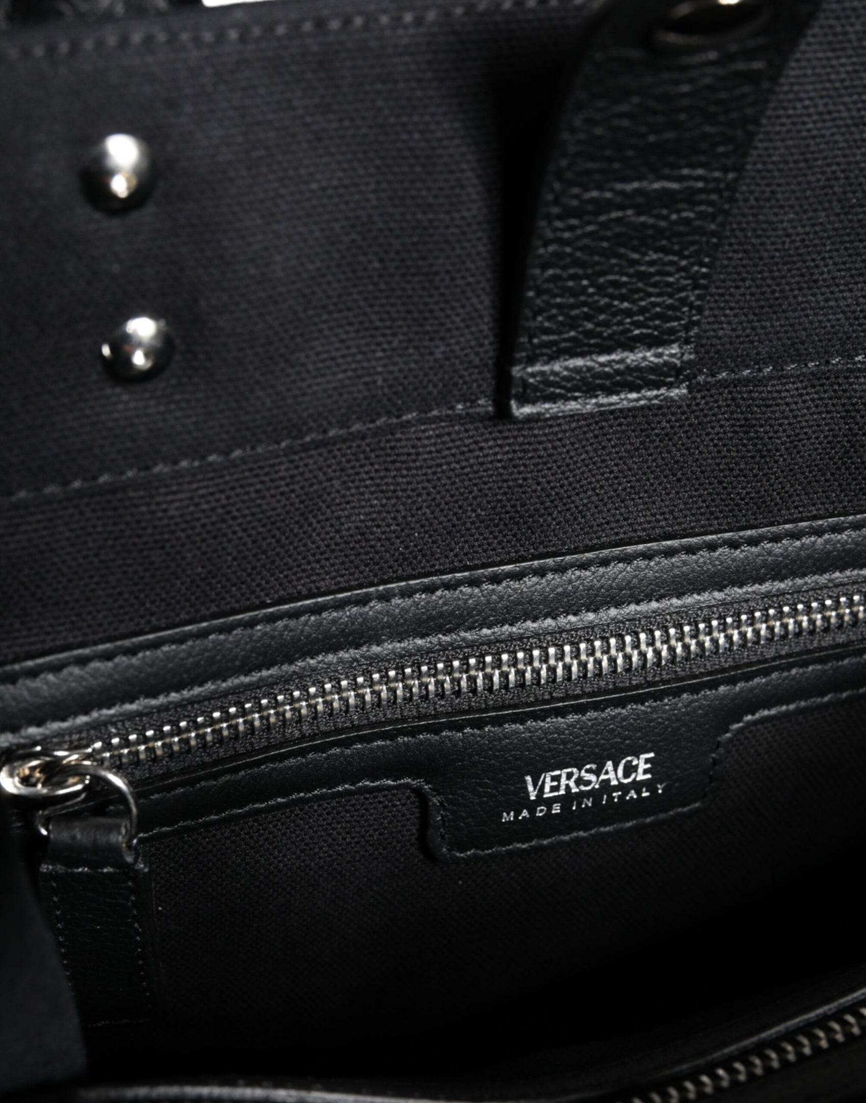 Schwarze Umhängetasche aus Canvas und Leder mit Logo