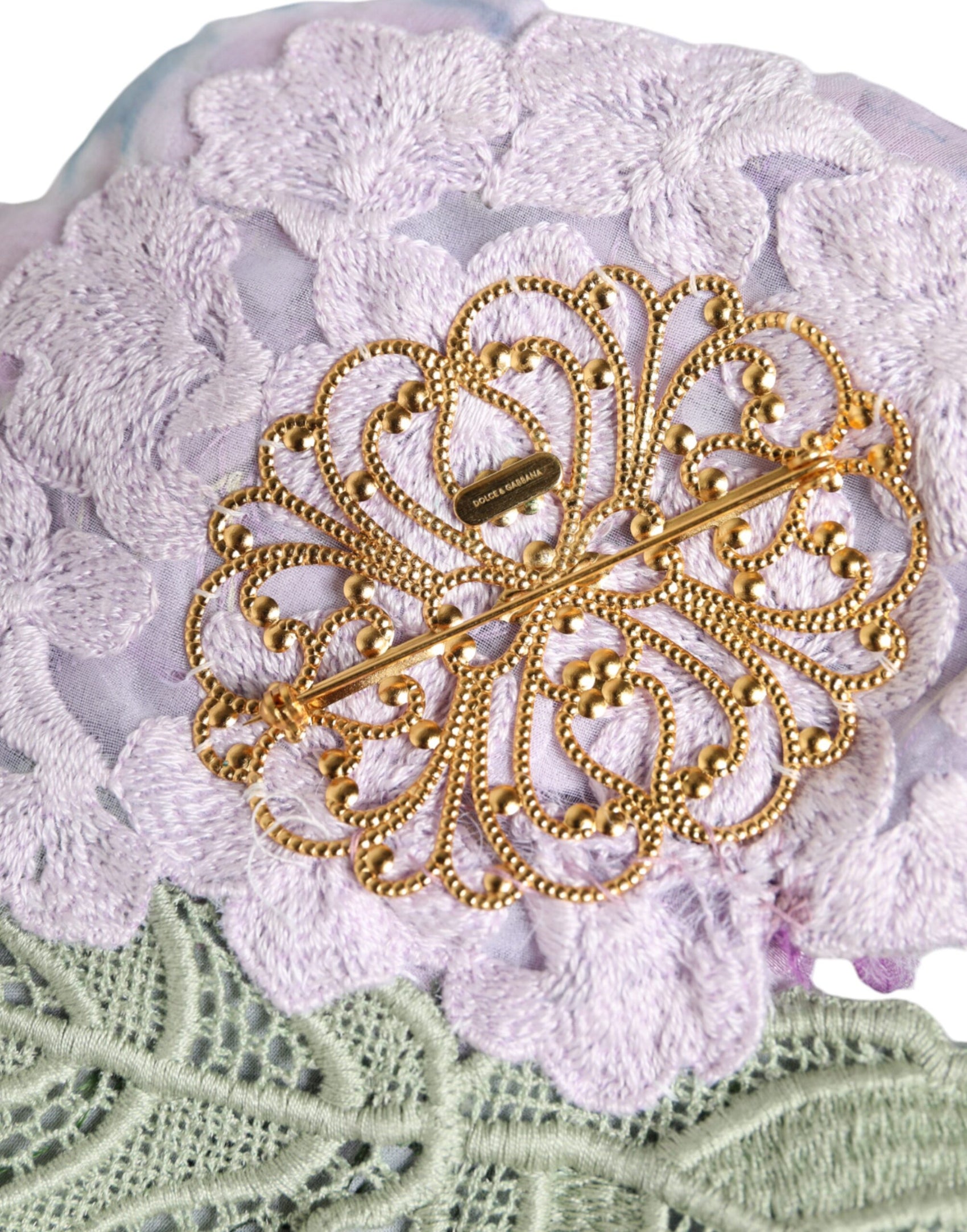 Spilla in ottone dorato con ortensia multicolore