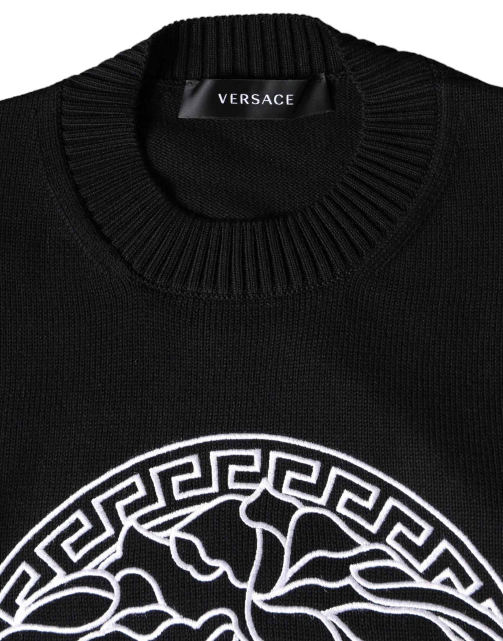 Maglione girocollo con ricamo Medusa nero